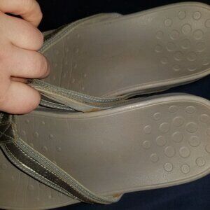 Vionic High Tide Size 10 WIDE Womens Sandals Flip flops Silver Grey